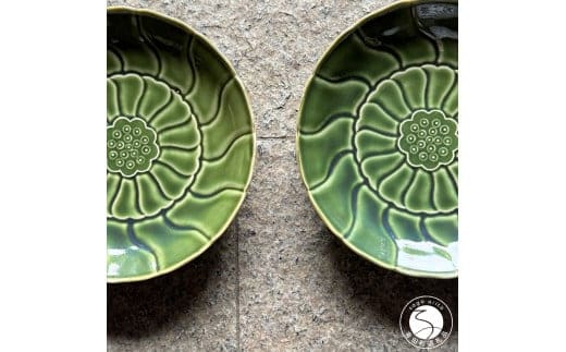 有田焼 織部釉睡蓮彫和皿 2枚【有田焼 花伝作】食器 器 うつわ 和皿 皿 取皿 中皿 プレート 緑 シンプル 上品 電子レンジ対応 A20-659