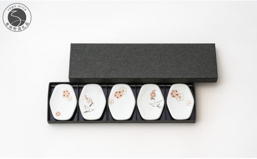 有田焼 紅白梅花文様 鶴文様 箸置き 5個組【肥前赤絵窯元 鷹巣】手描き 白磁 陶磁器 伝統工芸 伝統柄 梅 鶴 A24-169