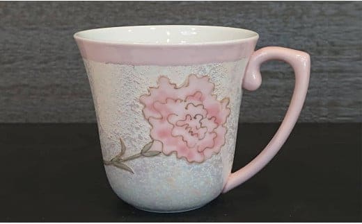 有田焼 優しいピンクのカーネーションマグカップ 【中山陶和堂】食器 うつわ 器 磁器 陶磁器 コップ カップ マグカップ 花 カーネーション ピンク 母の日 贈り物 ギフト A35-318