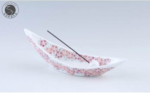 有田焼 舟形お香立〈花集文〉【赤絵白磁硯処 雪月花】手描き 伝統工芸 お香立て 花柄 赤絵 40000円 4万円 A40-369