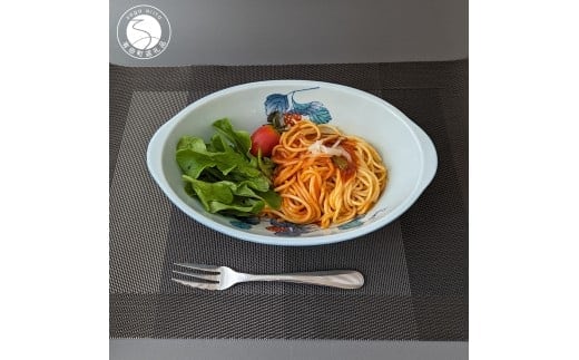 有田焼 華山窯 いちご耳付楕円パスタ鉢【東洋セラミックス】食器 器 うつわ オーバル皿 いちご 手描き パスタ 楕円 皿 A18-264