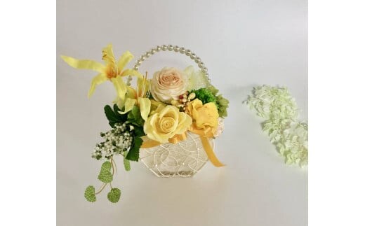母の日の贈り物 プリザーブドフラワー シャイン・イエロー【フラワースポットベルローズ】母の日 贈り物 ギフト インテリア 飾り お花 花 アレンジメント 薔薇 バラ 黄色 イエロー ビタミンカラー 上品 華やか A27-24
