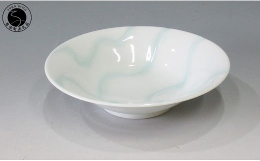 日展会友 照井一玄作 有田焼 白磁深皿 水の中【岳窯】食器 器 うつわ 白磁 盛鉢 ボウル 和食器 ろくろ成形 彫刻 青白 作家 作家もの 照井一玄 ap013