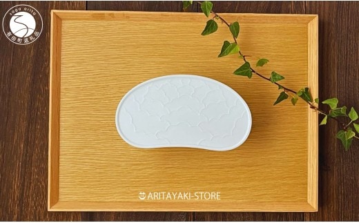 有田焼 白釉 繭型蓋物 小【ARITAYAKI-STORE】食器 ハレの日 めでたい おもてなし おせち 高級食器 陶箱 ek071