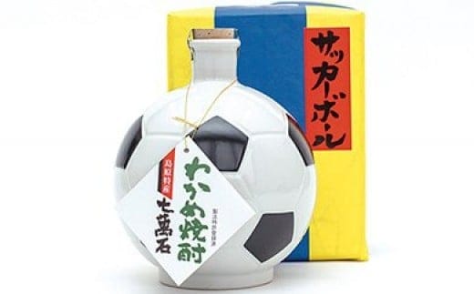 CA007 山崎本店酒造場 サッカーボール型ボトル わかめ焼酎 720mL [ 焼酎 サッカー ギフト 贈り物 かわいい 陶器 置物 プレゼント 長崎県 島原市 ]