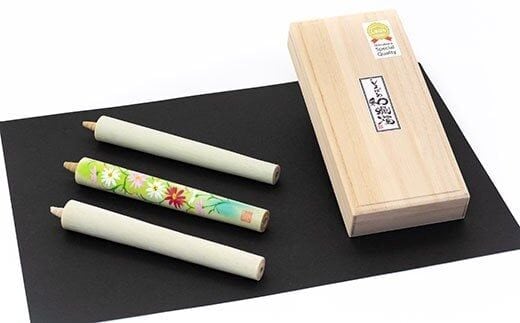 AB037温かな色合いとゆらぎに安らぐ 絵蝋燭３本セット(無地2本入り）