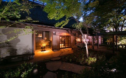 【休日可】 内湯付き離れ ペア宿泊券 ( 1泊2食付 )