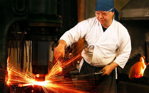 兄弟子と共に伝説の名刀「蛍丸」復元を手がけた 興梠房興日本刀鍛錬場見学チケット(1名様分)お土産付き!【お日にち限定~毎月5の付く日のみ開催予定~】