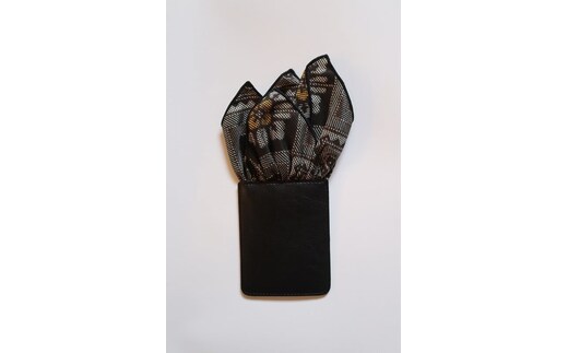 【ギフト用】本場大島紬ポケットチーフ 龍郷柄（黄）クラッシュタイプ（かがり糸ブラック） A018-004-01