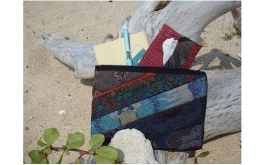 本場奄美大島紬を使った手作りポーチ A048-008