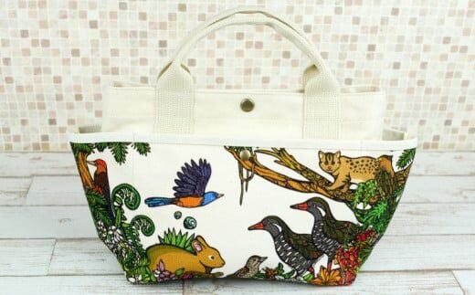 「琉球帆布」お散歩バッグ《世界遺産応援バッグ》- 帆布 布 トート トートバッグ 人気 アーティスト イラストレーター Pokke104 池城由紀乃 おしゃれ レディース ファッション お出かけ かばん 鞄 手仕事 手づくり ハンドメイド 琉球帆布 伝統技術 沖縄県 八重瀬町【価格改定】