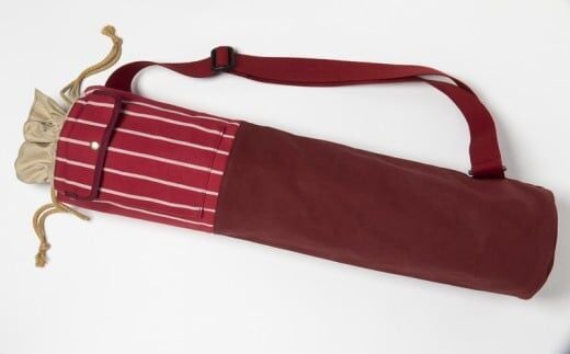 「琉球帆布」ヨガマットケースB（レッド）- ヨガ マットケース 収納 帆布 手づくり ハンドメイド 軽い 丈夫 布 人気 ツートンカラー おしゃれ ポケット付き 高級感 ベルト 調整可能 琉球帆布 手仕事 伝統技術 沖縄県 八重瀬町【価格改定】