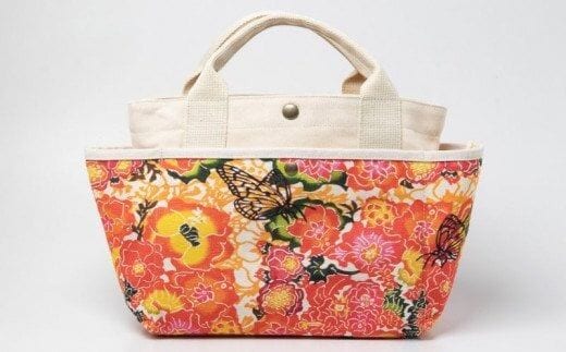 「琉球帆布」お散歩バッグ （RYUKAバタフライ） - 帆布 布 トート トートバッグ 琉球紅型 人気 紅型作家 RYUKA 新垣優香 おしゃれ レディース ファッション お出かけ かばん 鞄 手仕事 手づくり ハンドメイド 琉球帆布 伝統技術 沖縄県 八重瀬町【価格改定】